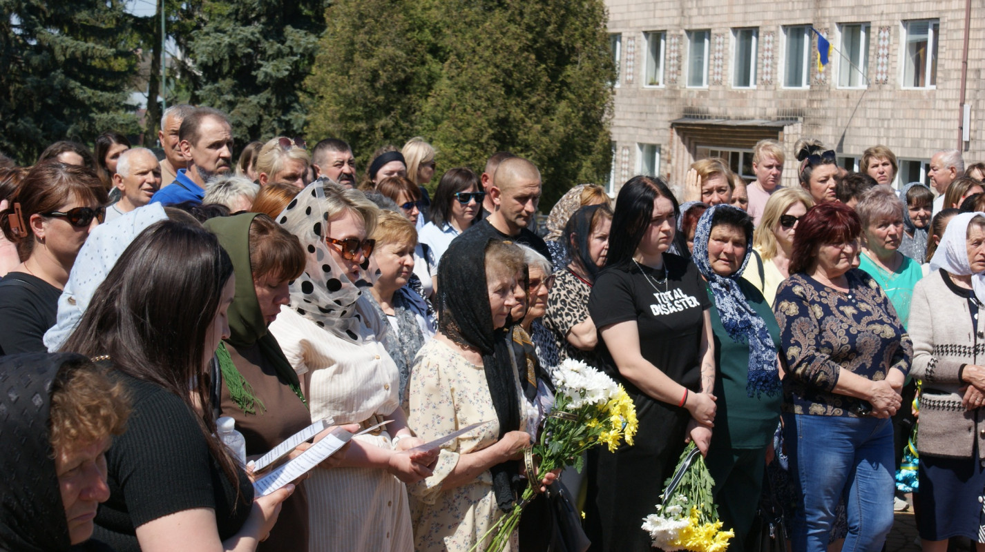 Після 789 днів очікування: на Волині провели в останню дорогу 21-річного Героя Івана Бречка