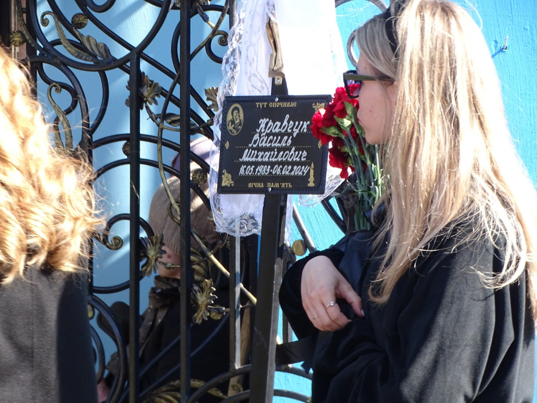 На Волині провели в останню путь Героя Василя Кравчука, який загинув два роки тому