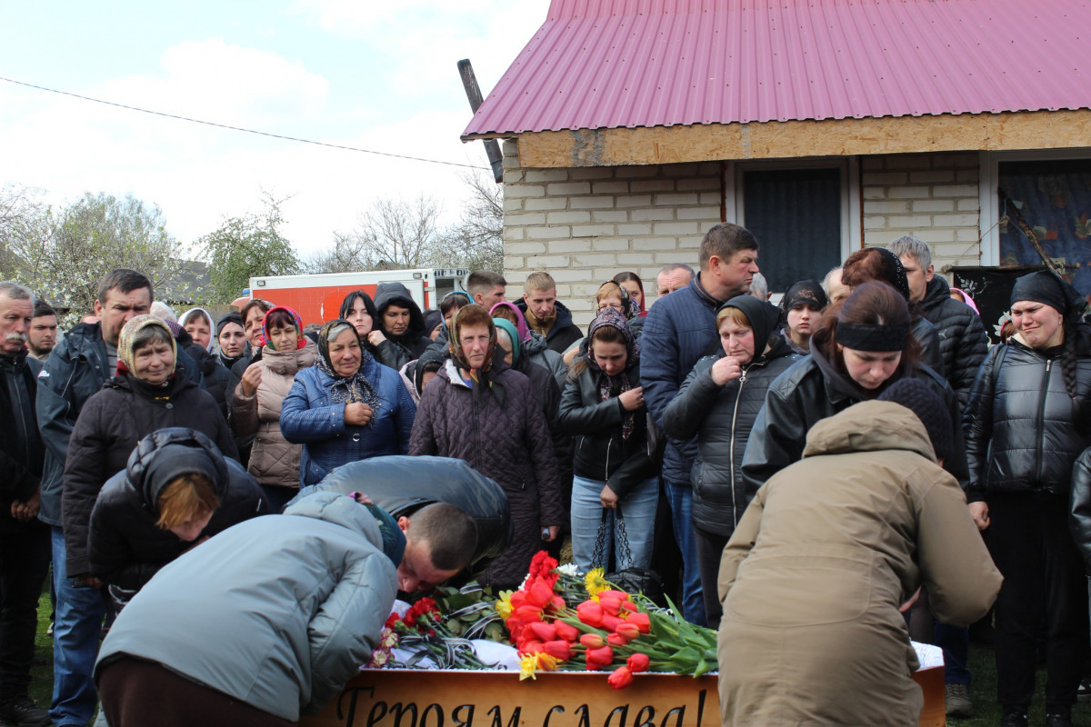 «Тепер тато захищатиме з небес»: волиняни попрощалася з 25-річним Антоном Хвостюком