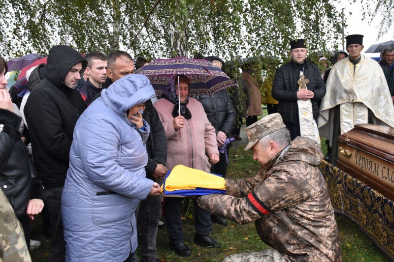 Більше року вважався зниклим безвісти: на Волині прощалися з Героєм Ігорем Пархомюком