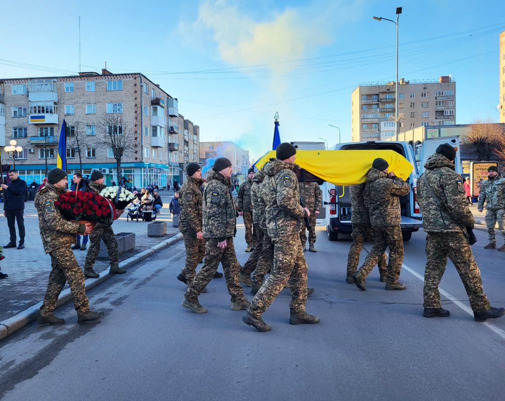 Мріяв про освідчення коханій, будував плани на майбутнє: на Волині поховали молодого Героя Станіслава Вакуліча