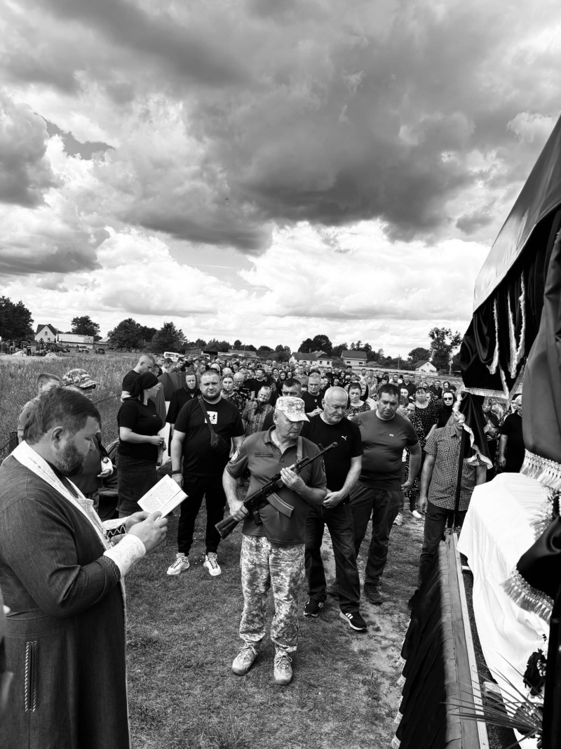 Віддав життя за Україну: на Волині попрощалися з Героєм Олегом Козловським