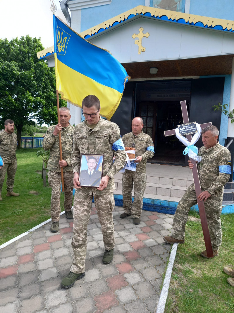 Загинув понад 2 місяці тому: на Волині поховали 24-річного Героя Владислава Богомаза. Фото