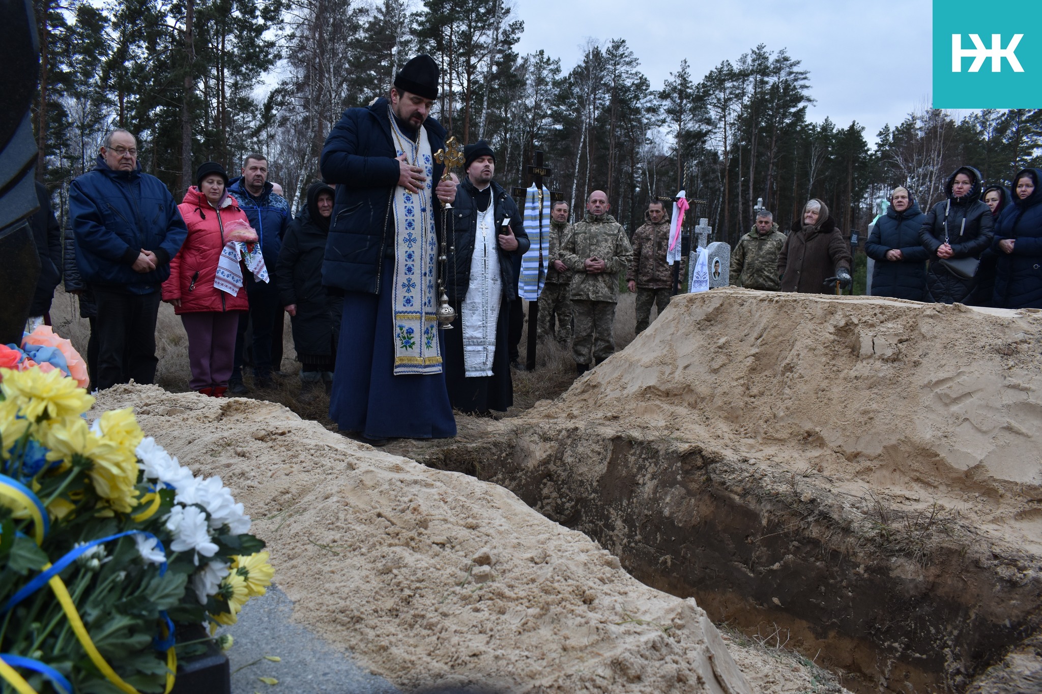 Згорьована матір зустріла свого синочка «на щиті»: на Волині поховали Героя Миколу Цапука