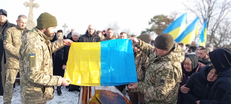 Серце зупинилося у переддень Нового року: на Волині в останню дорогу провели Героя Святослава Ткачука