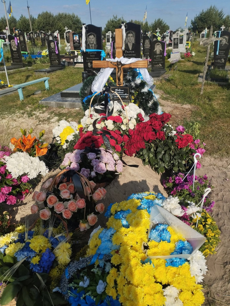 Назавжди молоді Герої: громада на Волині провела в останню путь 26-річного Сергія Сміховського і 28-річного Миколу Кобрина