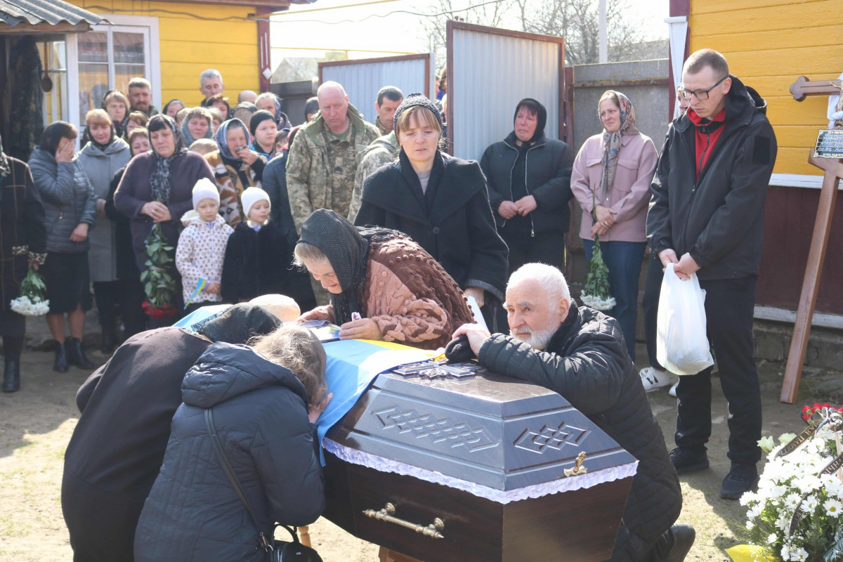 Життя присвятив порятунку інших: на Волині провели в останню дорогу воїна Олександра Батуру