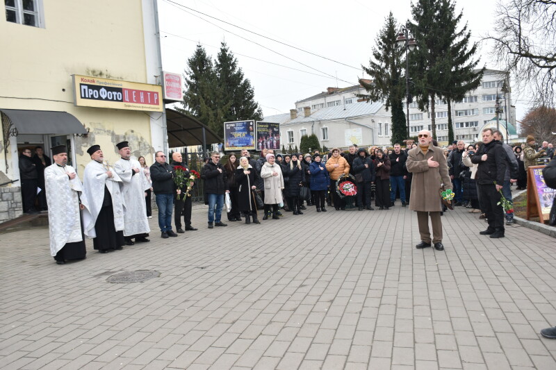 Навіки 53: у Луцьку в останню путь провели полеглого на війні Героя Юрія Смикала