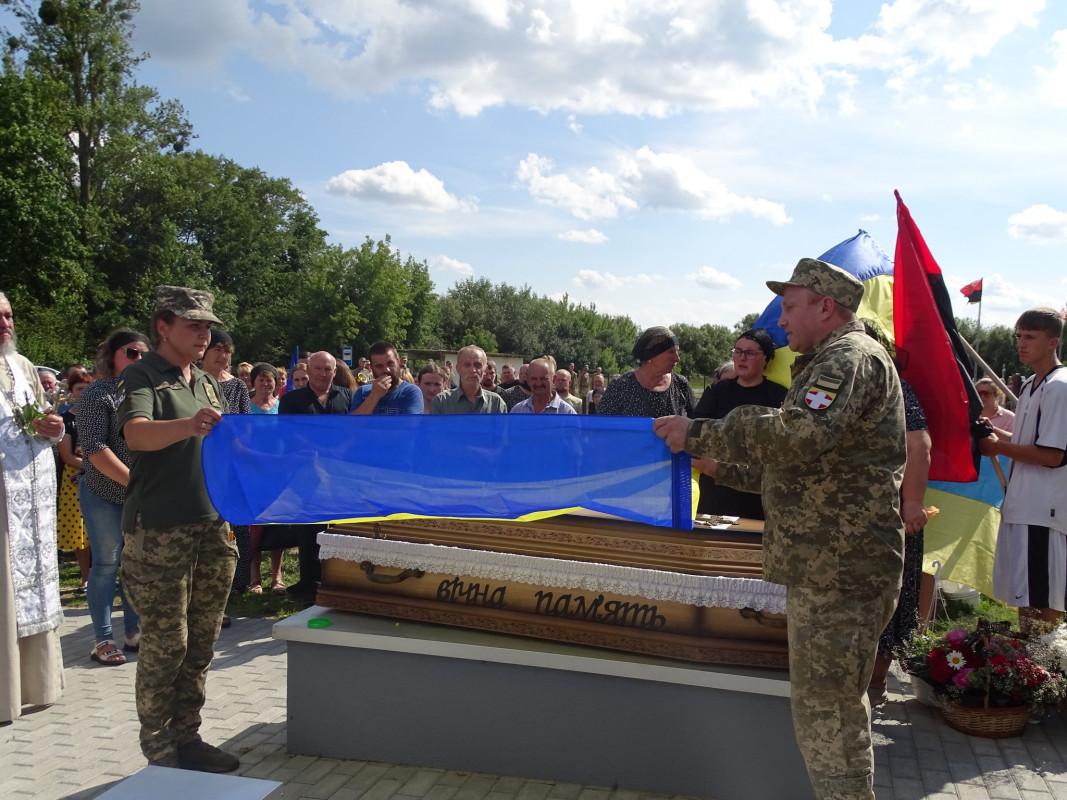 Надію на диво обірвала жахлива звістка: на Волині поховали Героя Володимира Мороза, який рік вважався зниклим безвісти