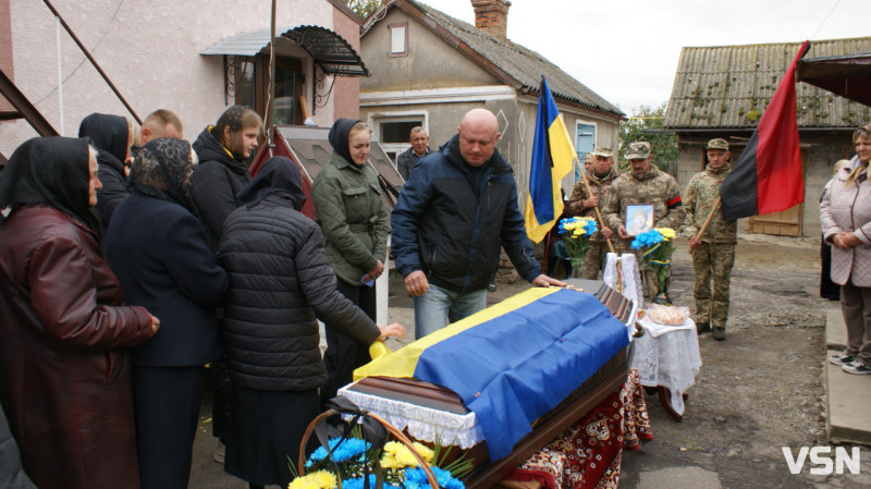 «Все питала, коли приїдеш, а ти казав, немає ким замінити...», - на Волині попрощалися з Героєм Сергієм Шевчуком