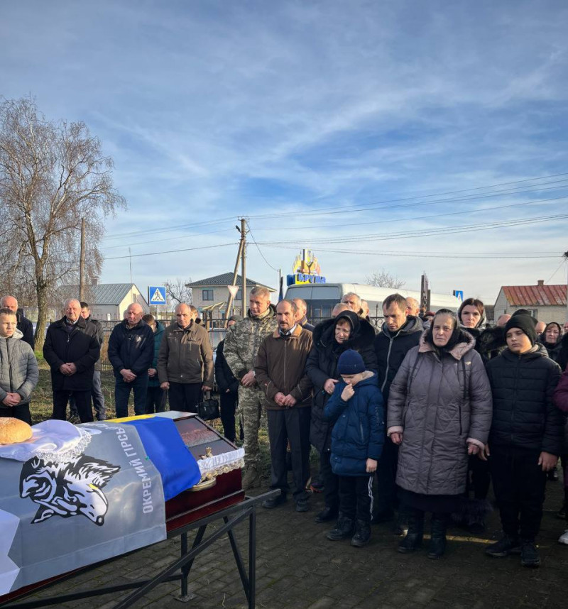 2 роки і 7 місяців родина чекала звістки про зниклого безвісти воїна: на Волині поховали Героя Миколу Абрамовича
