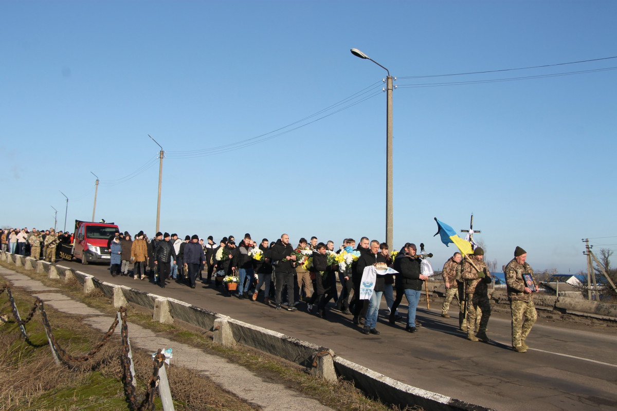 Йому навіки 25 років: на Волині всім селом прощалися з молодим Героєм Богданом Борисюком