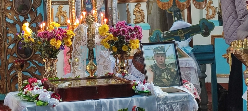 Загинув внаслідок удару FPV-дроном: волиняни попрощалися із загиблим Героєм Сергієм Семчуком