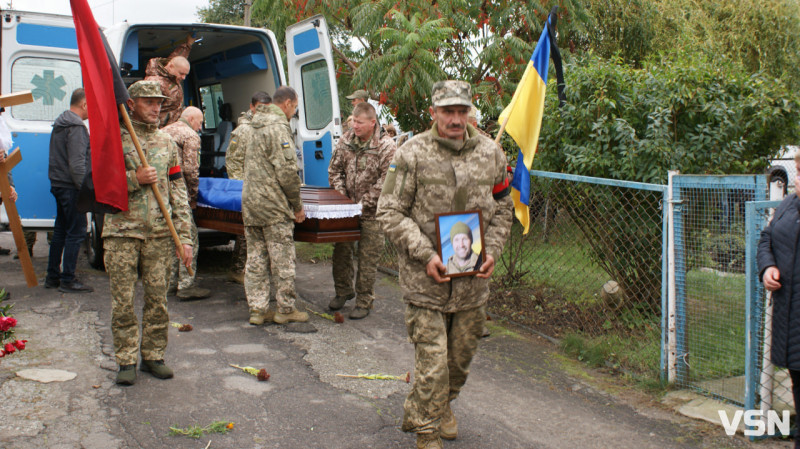 «Все питала, коли приїдеш, а ти казав, немає ким замінити...», - на Волині попрощалися з Героєм Сергієм Шевчуком