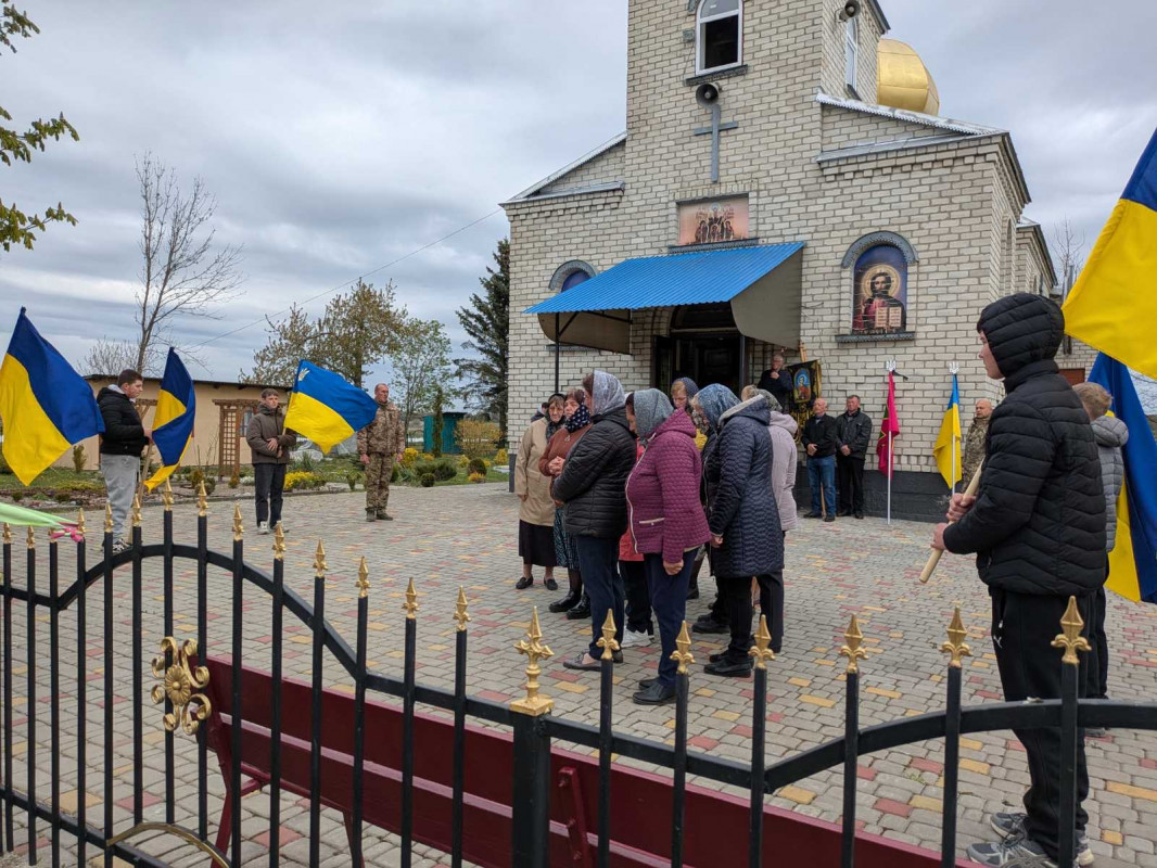 Громада на Волині віддала останню шану загиблому Герою Віктору Гошку