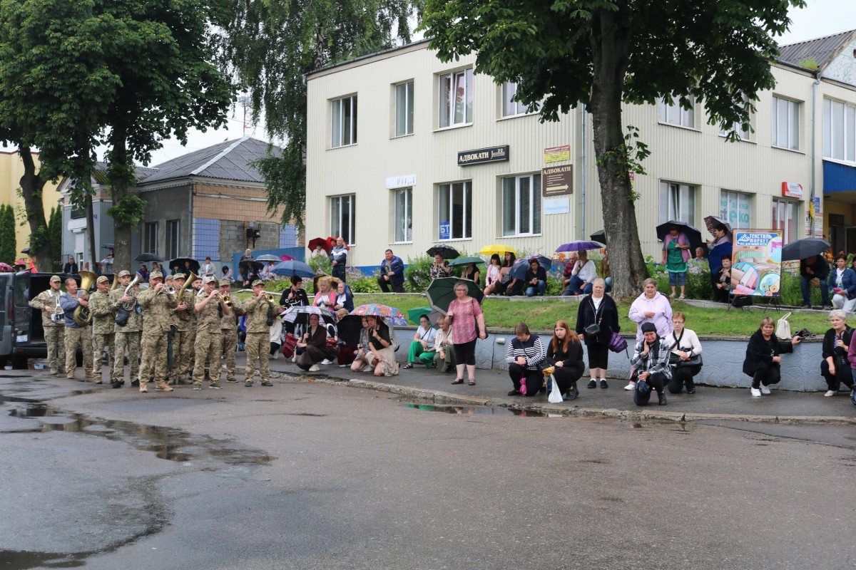 Навіки 30: на Волині в останню дорогу провели молодого військовослужбовця Віталія Прокопенка