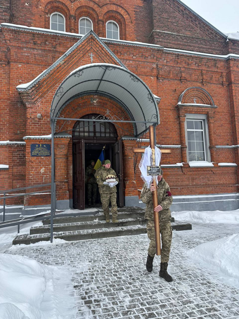 Зі сльозами та молитвою: Волинь провела на вічний спочинок воїна Андрія Велимця