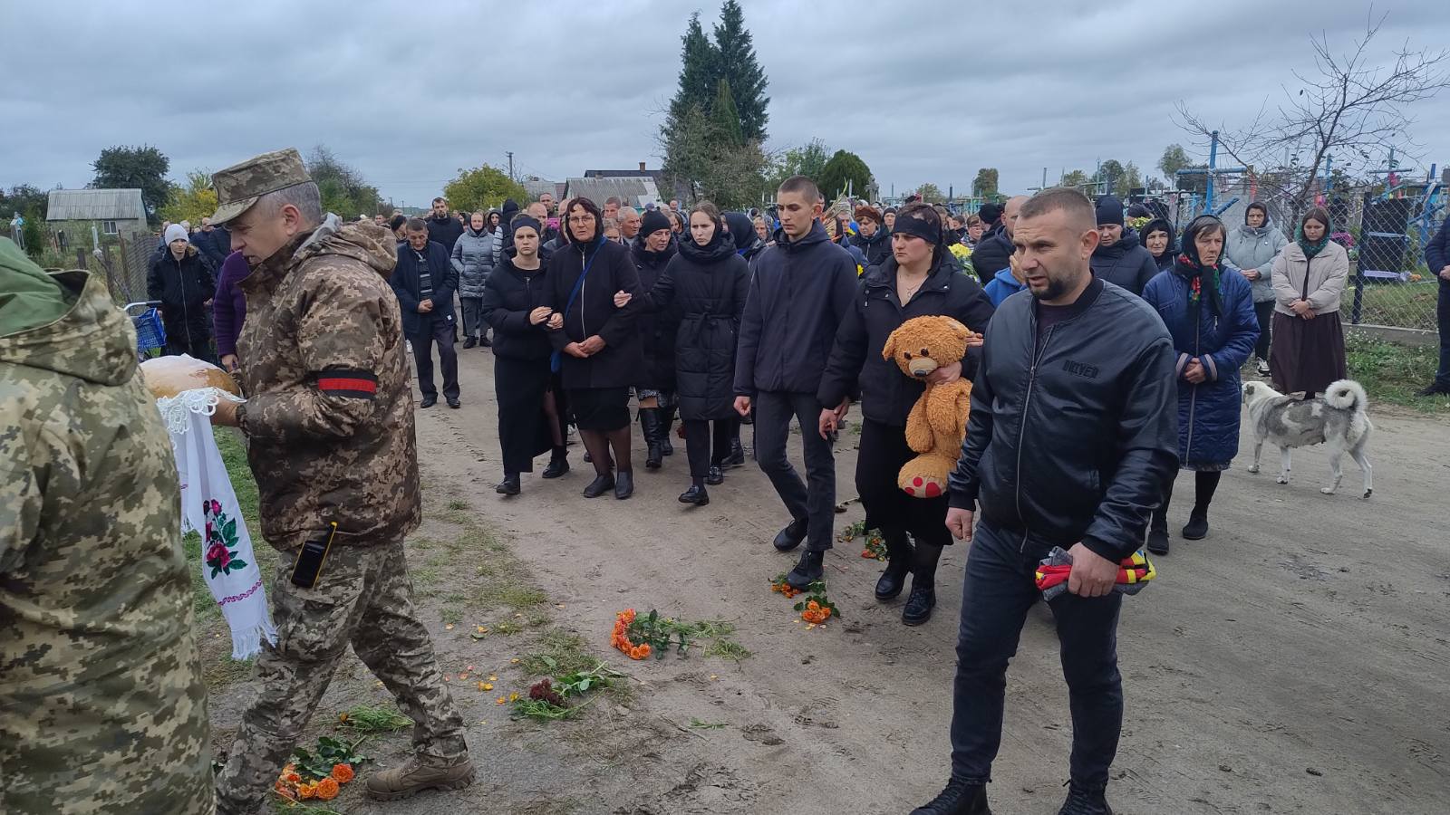 Загинув унаслідок ворожого обстрілу: на Волині попрощались з Героєм Іваном Горбачем