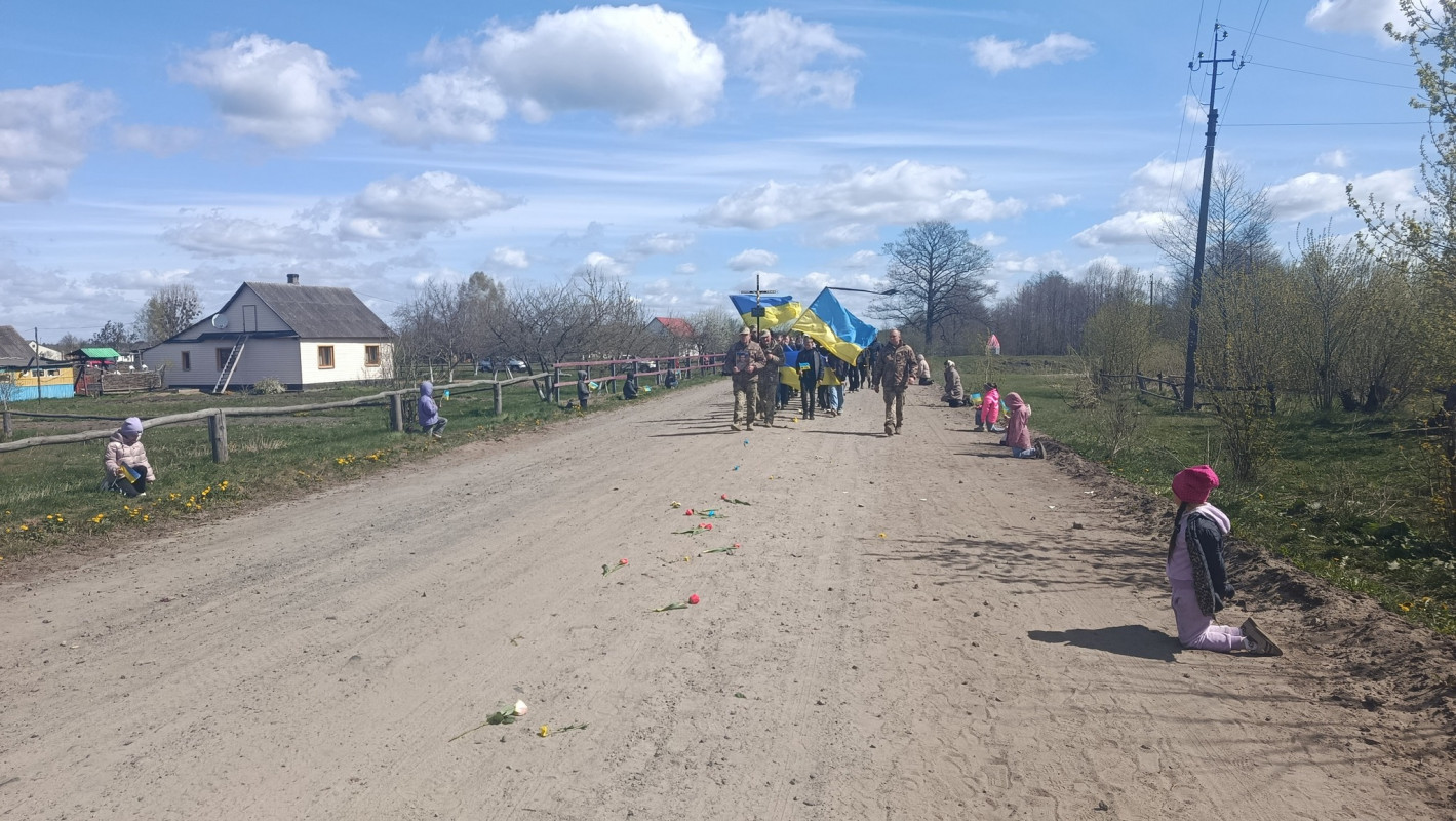 Навіки 41: на Волині в останню земну путь провели Героя Євгена Котельницького, який майже рік вважався зниклим безвісти