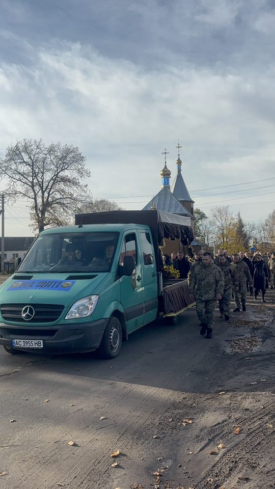 До останнього подиху боронив Україну: на Волині попрощалися із загиблим Героєм Іваном Кіпенем