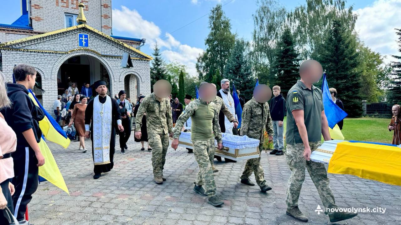 Загинув у Херсоні: на Волині поховали 28-річного Героя Дениса Молчанюка