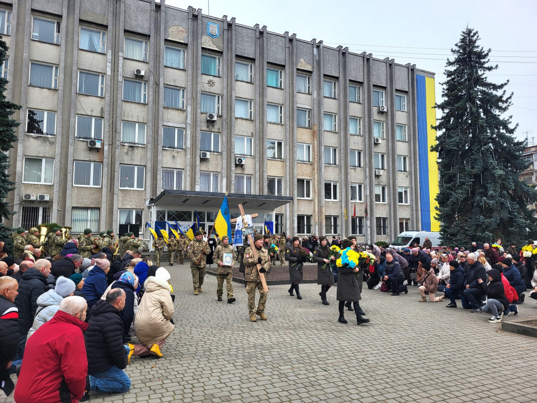 Заповів поховати на Волині і поставити на могилі козацький хрест: провели в останню путь Героя Сергія Голядинця