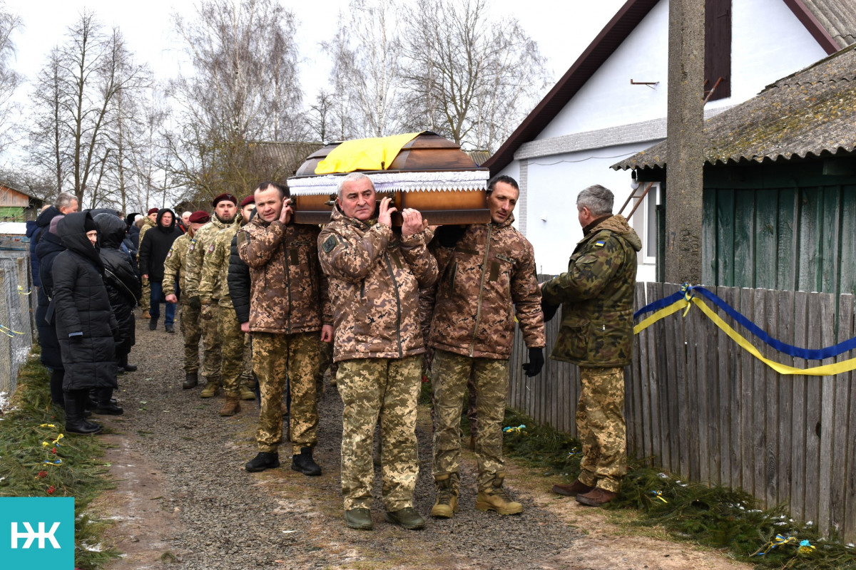 Зійшлося усе село: на Волині в останню дорогу провели полеглого на Курщині молодого Героя Сергія Зімича