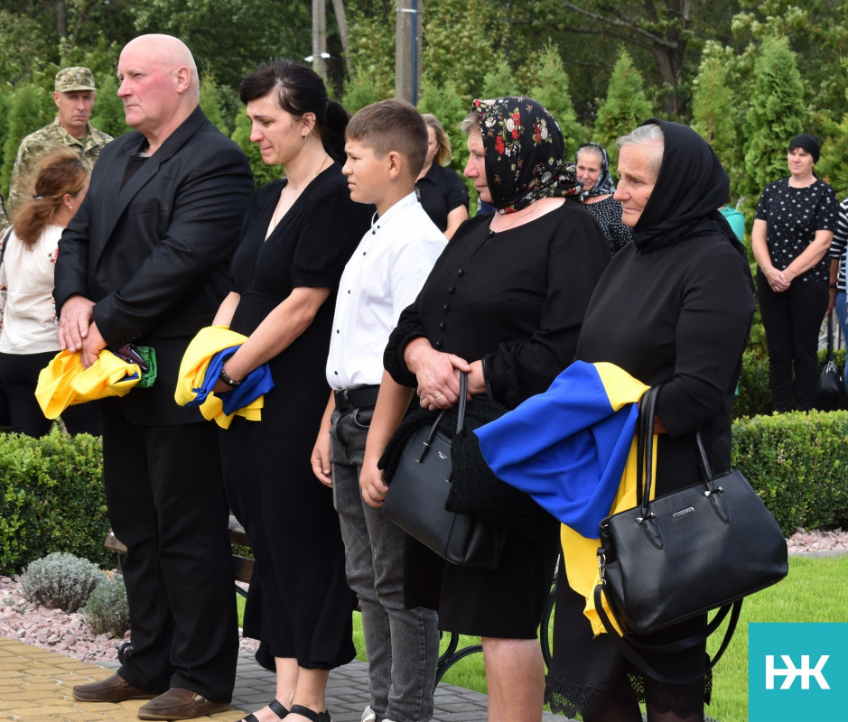 Сльози, голуби та шана загиблим захисникам: у громаді на Волині відкрили Алею пам’яті Героям