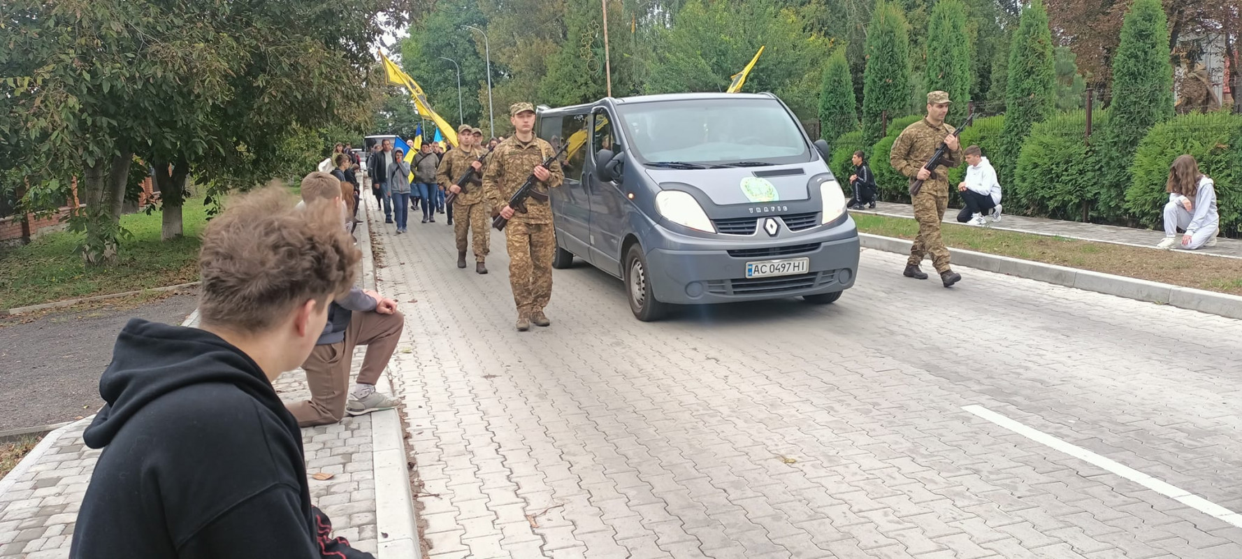 Майже тиждень у родини жевріла надія, та не судилося: на Волині останню земну шану віддали 30-річному Герою Леоніду Щебету