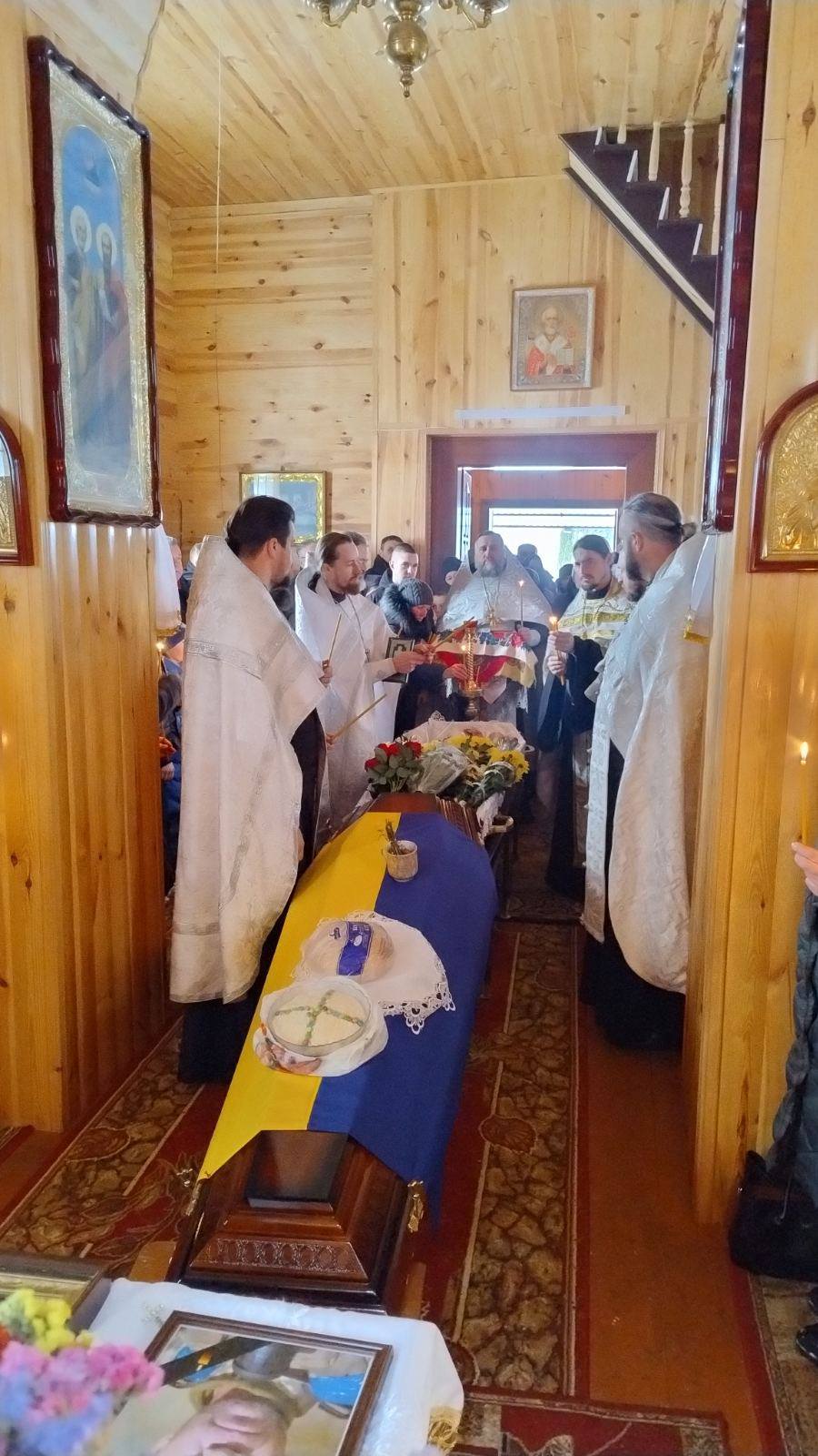 Батько шести дітей та справжній Герой: на Волині поховали захисника Віктора Калуша