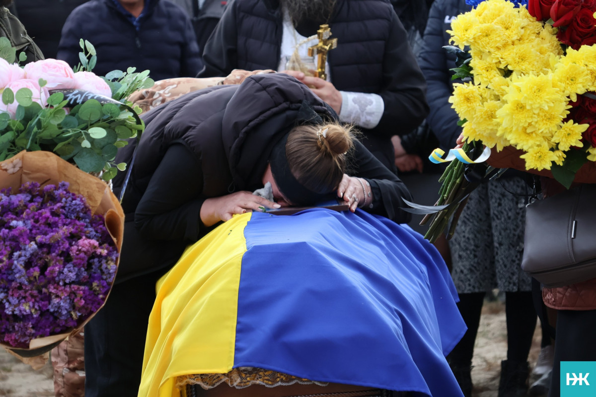 Біль двох сіл: на Волині провели в останню путь воїна Володимира Ридчука