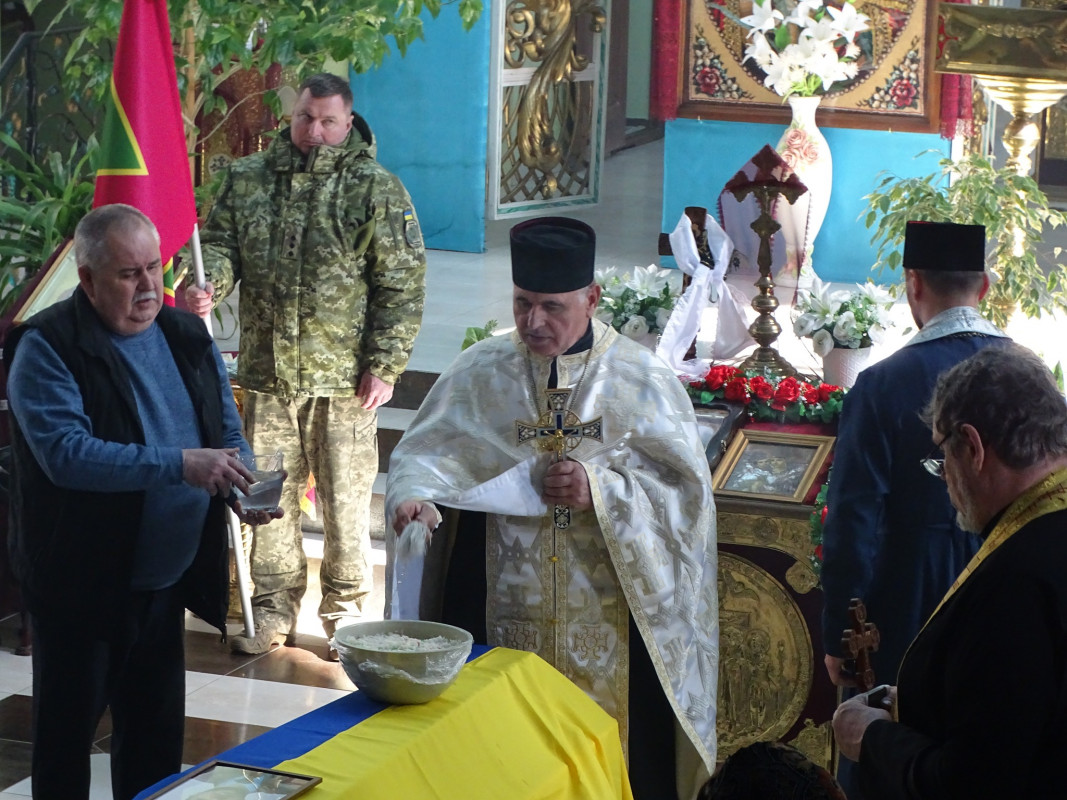 На Волині провели в останню путь Героя Василя Кравчука, який загинув два роки тому