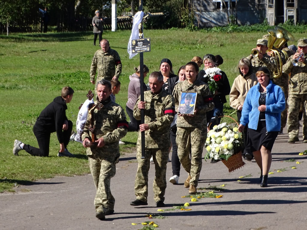 Війна забрала життя Героя: на Волині провели в останню путь Ігоря Бебеса
