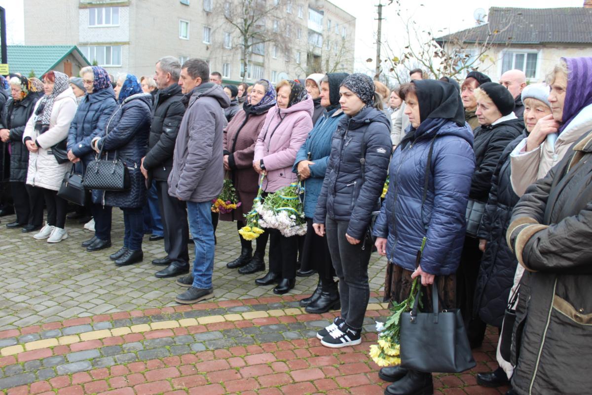 Завтра йому мало виповнитися 55 років: на Волині попрощалися із захисником Василем Савичем