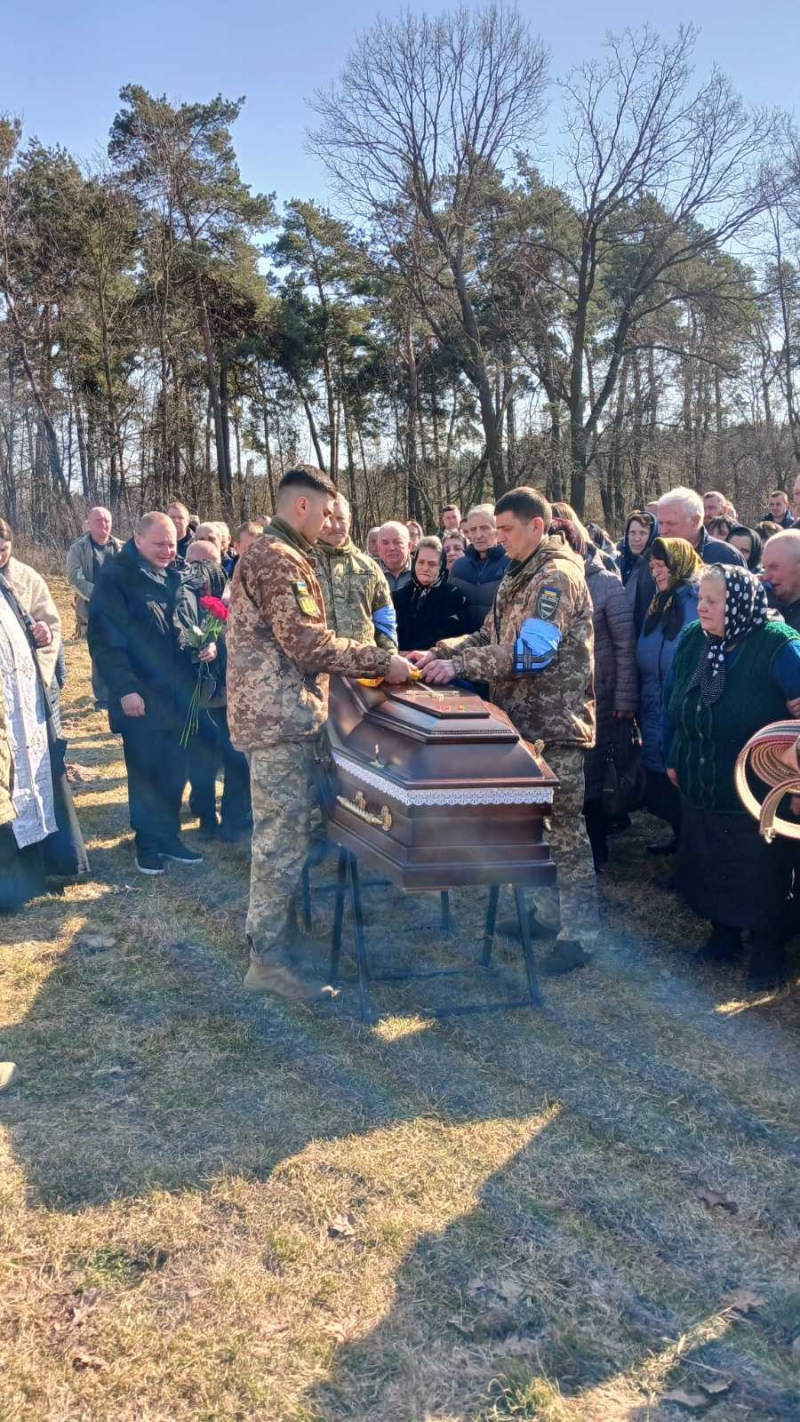 Серце воїна зупинилося у зоні бойових дій: на Волині провели в останню дорогу Героя Анатолія Баранося