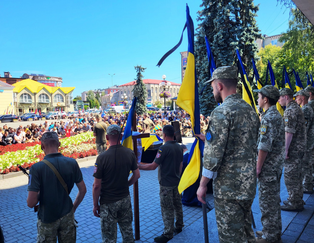 Йому було лише 35: на Волині попрощалися із загиблим Героєм Сергієм Скороходом