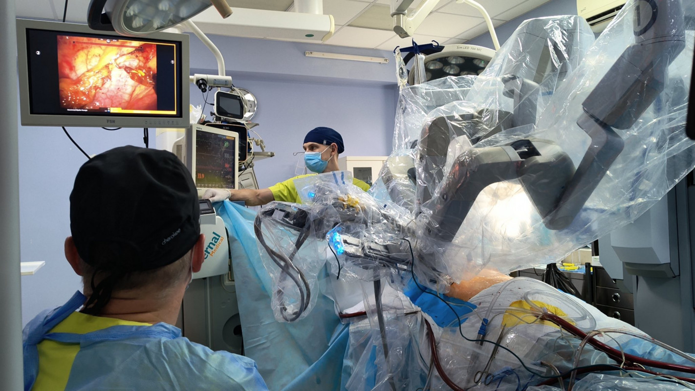 Волинянці видалили пухлину серця за допомогою робота