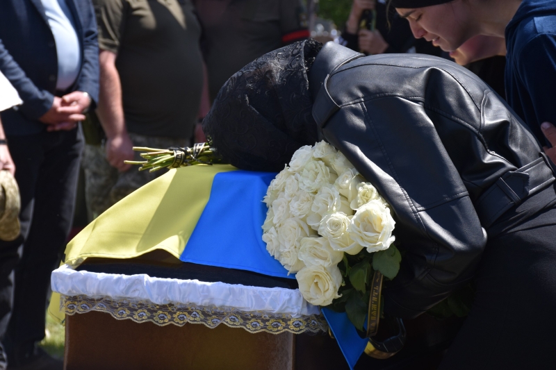 Два роки вважався безвісти зниклим: на Волині попрощалися з Героєм Віктором Шоломом