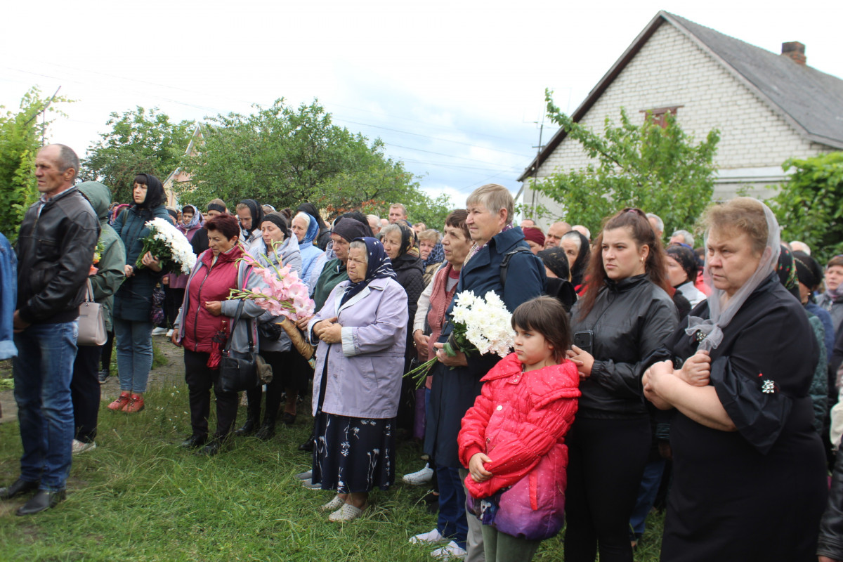 У Маневичах в останню земну дорогу провели воїна Андрія Іщика