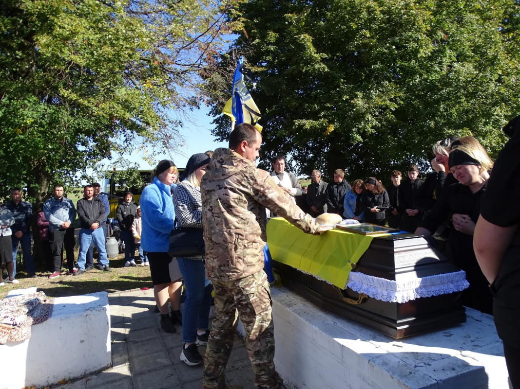 Війна забрала життя Героя: на Волині провели в останню путь Ігоря Бебеса