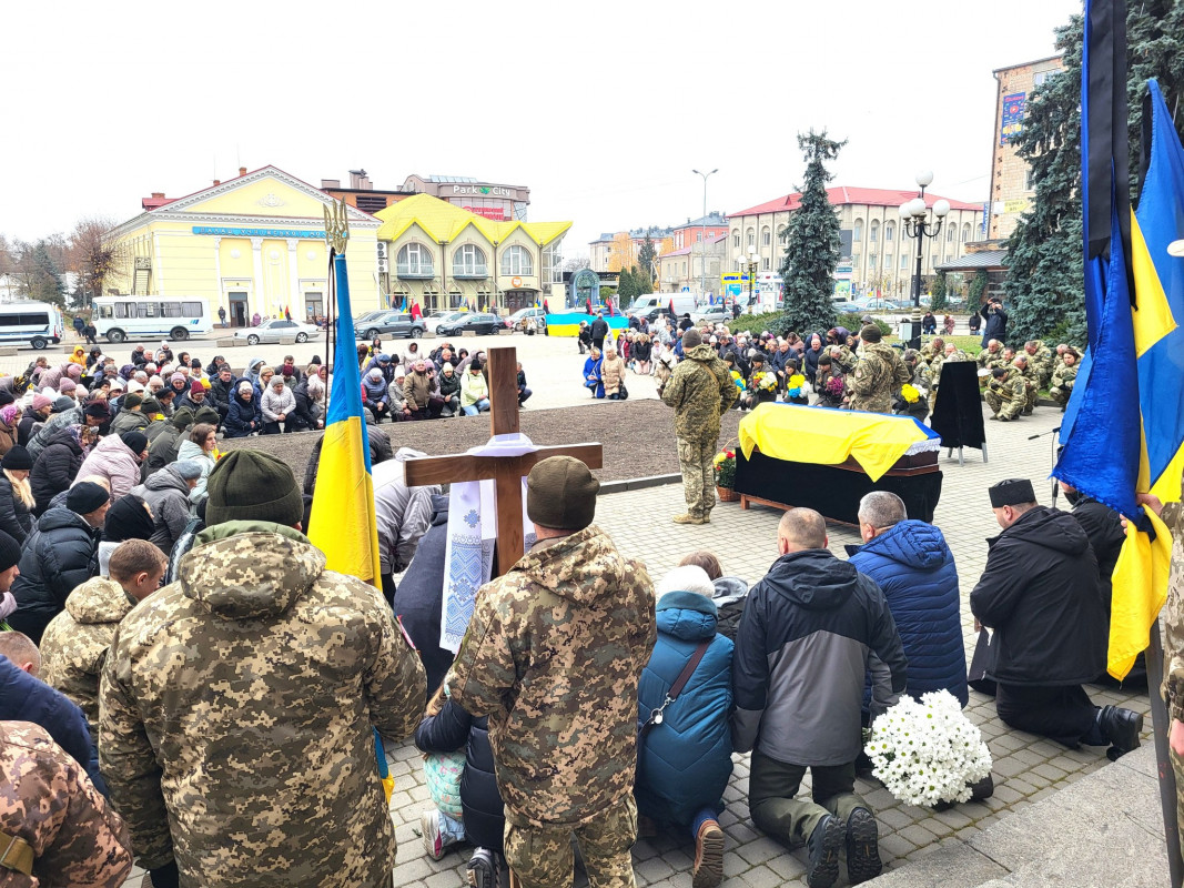 Заповів поховати на Волині і поставити на могилі козацький хрест: провели в останню путь Героя Сергія Голядинця