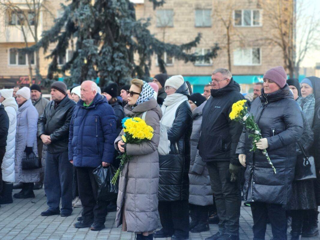 Сумне Різдво: на Волині в останню земну дорогу провели 32-річного воїна Володимира Бичика