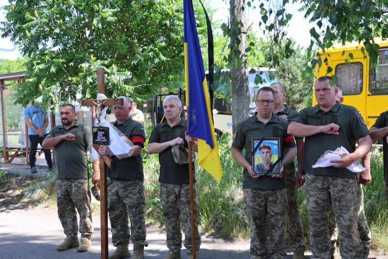 Вважався зниклим безвісти: у Луцькій громаді в останню дорогу провели захисника Юрія Клевця