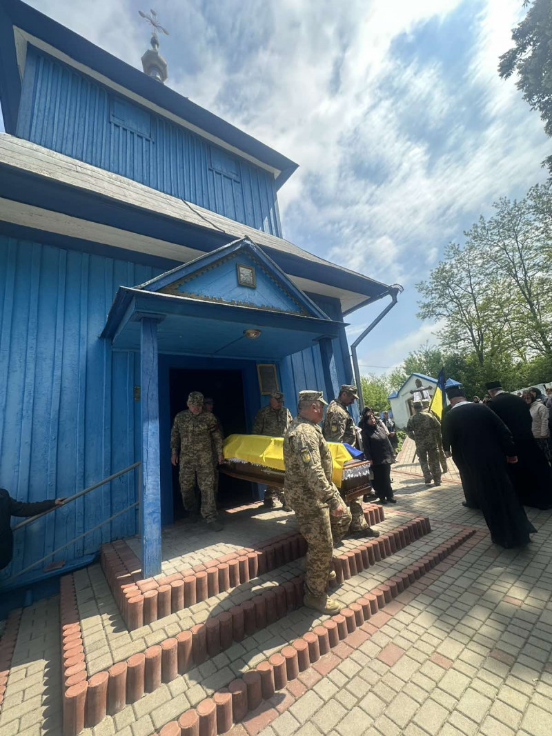 Устилузька громада попрощалася із захисником України Олександром Сачуком