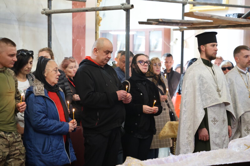 Загинув у бою на Донеччині: у Луцьку в останню дорогу провели Героя Артура Задоянного