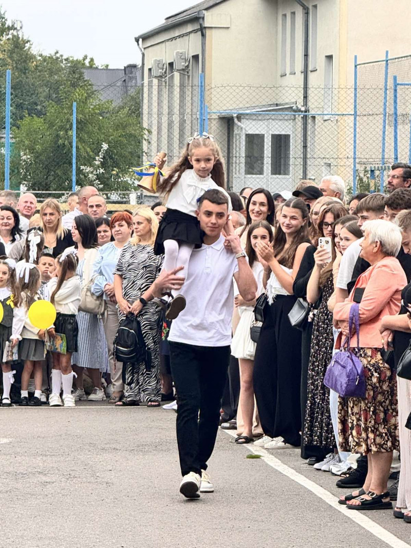 Замість квітів – донат на підтримку ЗСУ: як у Ковельській громаді відзначили День знань
