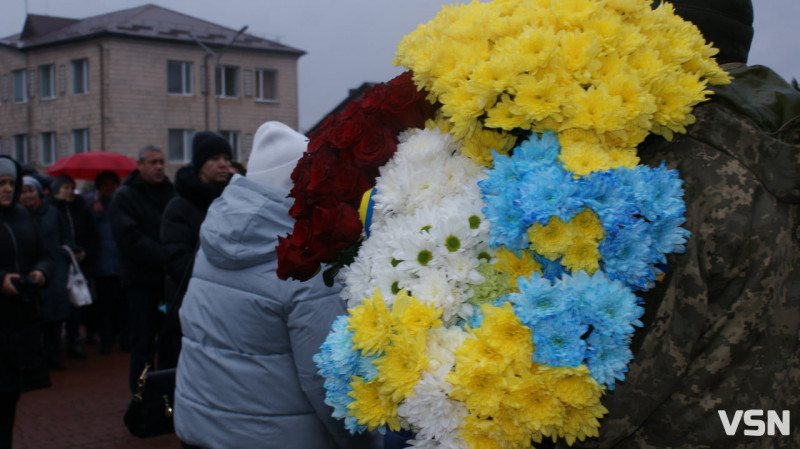 Віддав своє життя за наше завтра: волиняни провели в останню путь Героя Миколу Дудка