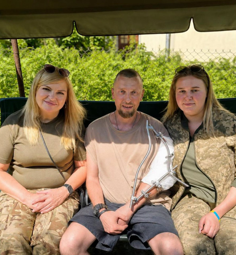 Поранених бійців 100-ї ОМБр відвідали у лікарнях та вручили почесні відзнаки