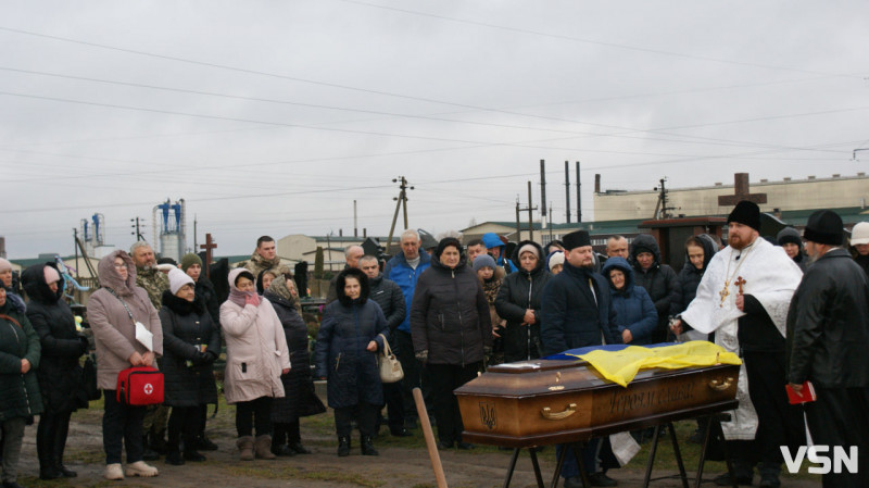 Віддав своє життя за наше завтра: волиняни провели в останню путь Героя Миколу Дудка