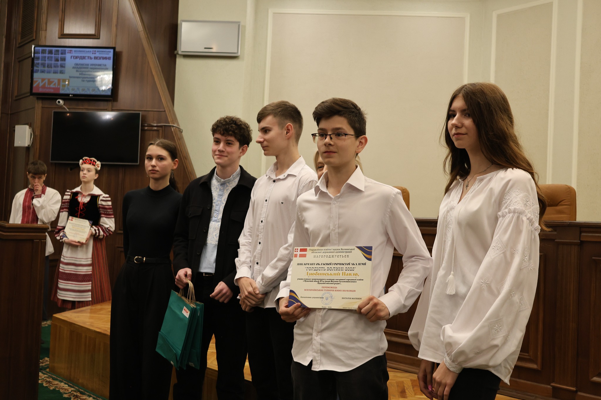 На Волині відзначили юних інтелектуалів: переможці олімпіад і конкурсів отримали нагороди